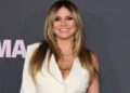 Heidi Klum é dona do Coachella em traje transparente repleto de recortes