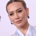 Hilary Duff diz que se sentiu ‘muito triste’ ao assistir documentos sobre estrelas infantis exploradas