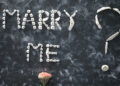 Homem pede namorada em casamento em academia de escalada com rota personalizada 'Marry Me' (exclusivo)