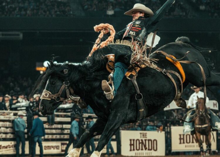 Hondo Rodeo Fest galopa no Superdome de 10 a 12 de abril | Entretenimento/Vida