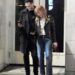 Isla Fisher gera rumores de romance com Larry Cohen depois que os dois foram vistos saindo da Soho House em Londres