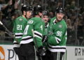 Jogadores do Dallas Stars recebem presentes surpresa de uma estrela da música country