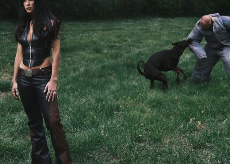 KASSI ASHTON COMEÇA NOVA ERA DA MÚSICA COM A NOVA MÚSICA 'BITCHES' JÁ LANÇADA – R ock 'N' Load