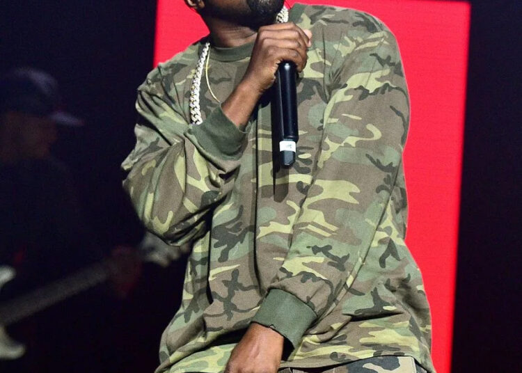Kanye West adia show na França uma semana depois de ser banido do Reino Unido em meio a polêmica