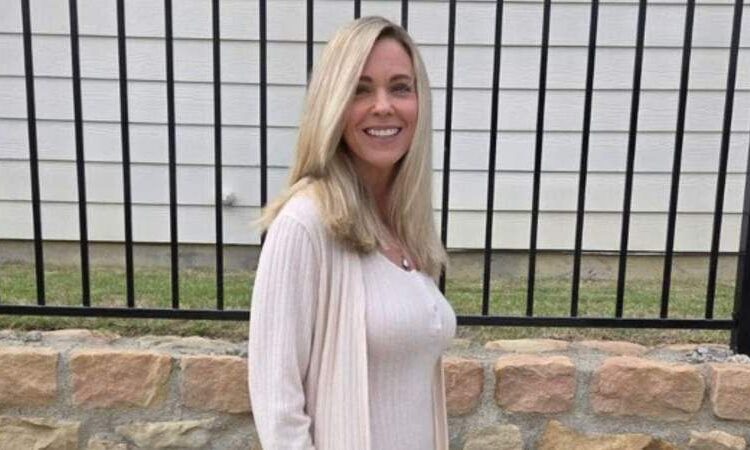 Kate Gosselin dá aos fãs um vislumbre do guarda-costas que virou namorado Steve Neild durante a festa divertida de 51º aniversário