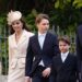 Kate e William comemoram 15 anos com novo retrato de família