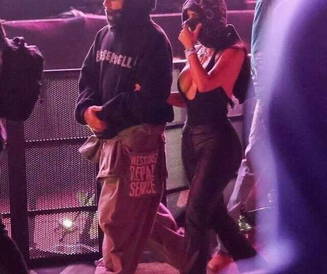 Kim Kardashian e Lewis Hamilton fazem estreia como casal no Coachella