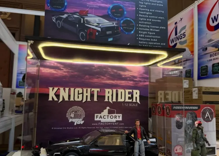 Knight Rider Décimo Segundo SPM KITT com Michael Knight da Factory Entertainment & Ramen Toy