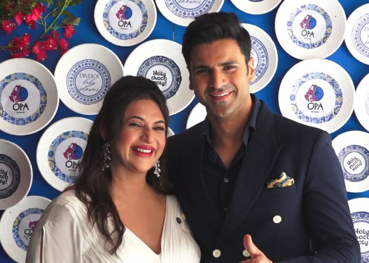 Kunika, Shraddha Arya e mais celebridades da TV comparecem à cerimônia do chá de bebê de Divyanka-Vivek