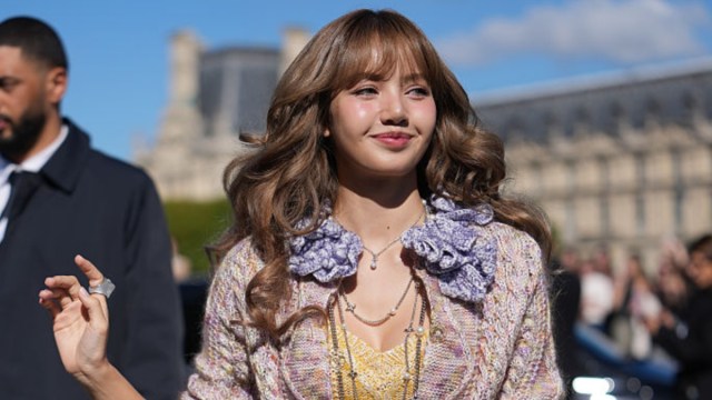 Lisa do BLACKPINK estreia um visual de body esculpido em novo videoclipe