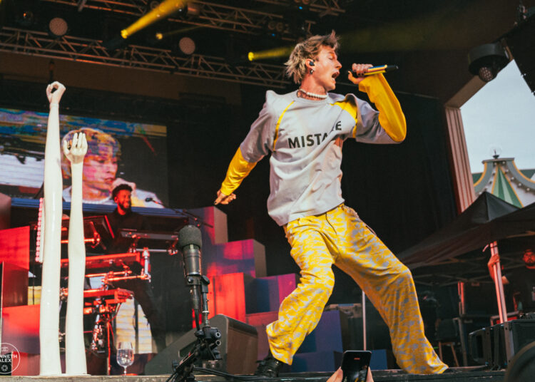 Machine Gun Kelly lançará novo single “Fix Ur Face” com Fred Durst (Limp Bizkit)