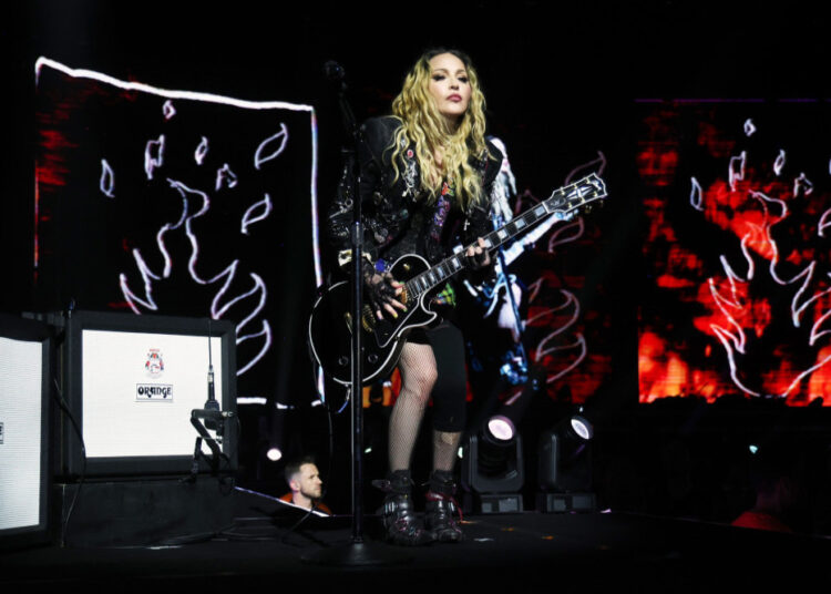 Madonna invade boate em West Hollywood com show surpresa à 1h e novos teasers musicais