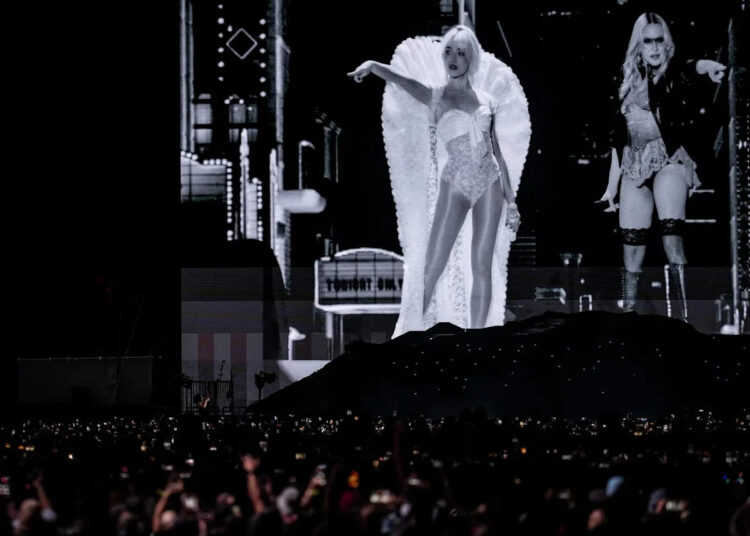 Madonna perdeu suas roupas no Coachella. Ela gostaria deles de volta
