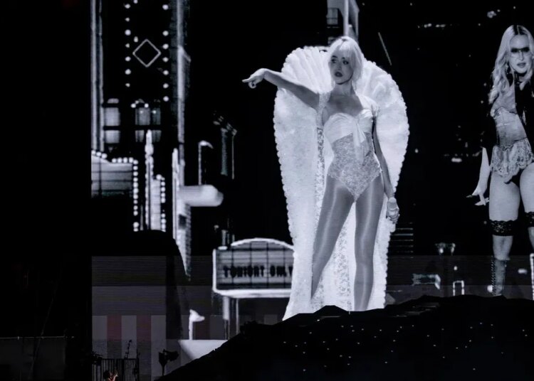 Madonna se apresenta com Sabrina Carpenter no Coachella