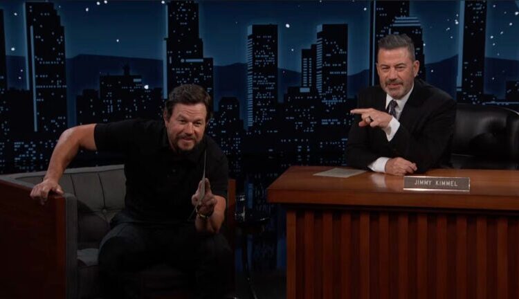 Mark Wahlberg tenta identificar verdadeiros moradores de Boston em ‘Jimmy Kimmel’
