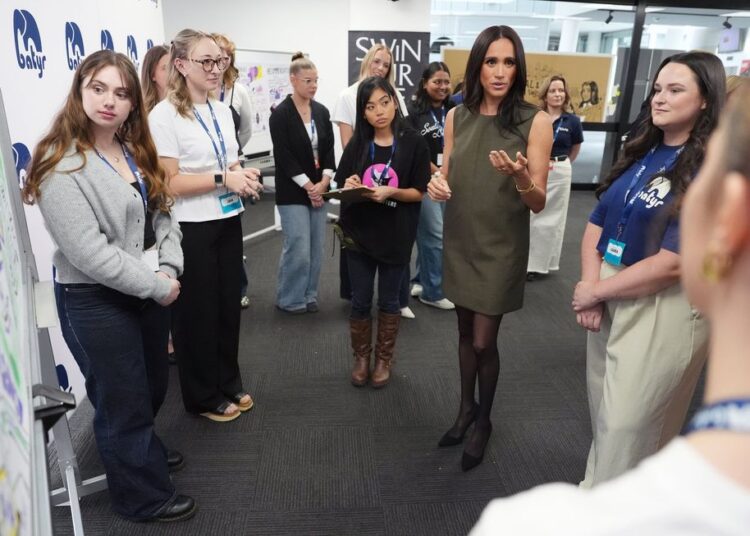 Meghan Markle afirma que ela é 'a pessoa mais trollada do mundo' durante turnê pela Austrália