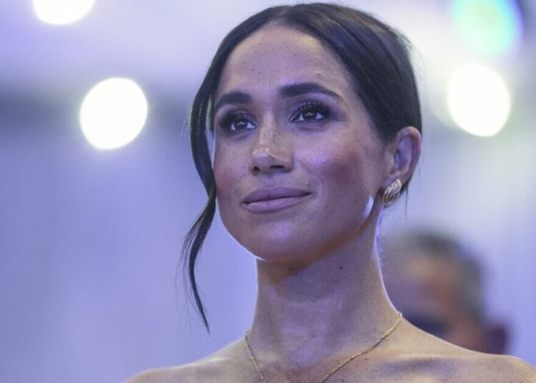 Meghan Markle dá resposta rara após reclamação de As Ever da co-estrela | Real | Notícias