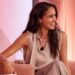 Meghan Markle faz uma aparição rara em um podcast com visual totalmente bege