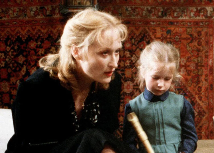 Meryl Streep chora ao receber mensagem da atriz que interpretou sua filha em “A Escolha de Sofia”