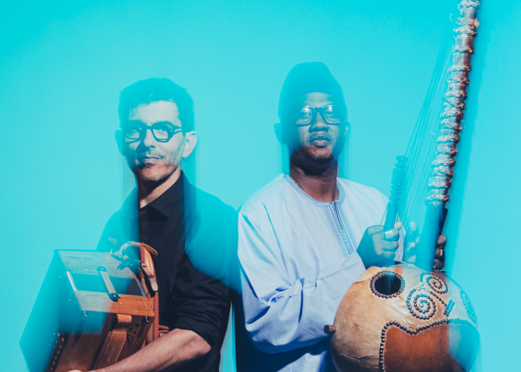 Música ao vivo: Ablaye Cissoko e Cyrille Brotto