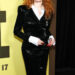 Natasha Lyonne faz referência a acidente de avião ao homenagear Pink na gala: 'Eat my shorts'