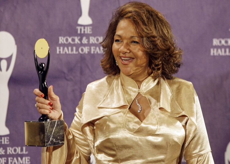 Nedra Talley Ross, o último membro sobrevivente do trio pop dos anos 1960, os Ronettes, morre