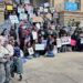 Nenhum comício de Kings atrai centenas de pessoas à praça New Philadelphia, no condado de Tuscarawas