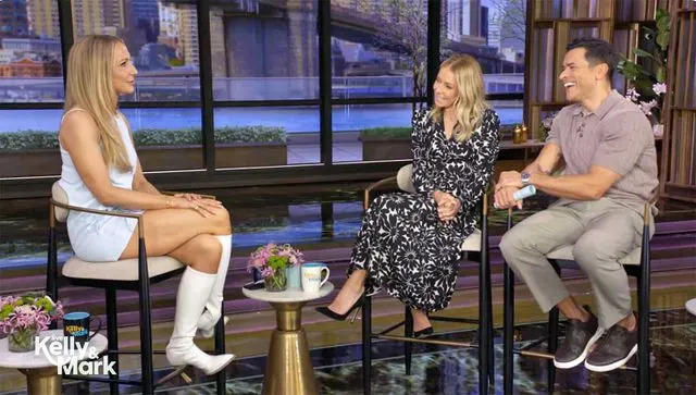 Nikki Glaser reflete sobre deixar Los Angeles e ir para sua cidade natal, St. Louis, para ficar 'longe de tudo'