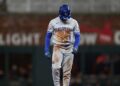 Notícias do Royals: Isaac Collins deixa o jogo com uma contusão no joelho