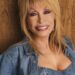 Nova pesquisa sugere que Dolly Parton, ícone da música country, é a pessoa mais amada da América