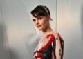 Novo alerta pop feminino? Cara Delevigne anuncia estreia musical e primeira turnê