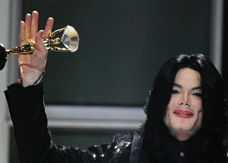 Novo vídeo de 'Human Nature' lançado com a estreia da cinebiografia de Michael Jackson nos cinemas