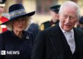 O Rei Charles e a Rainha Camilla doam dinheiro na antiga tradição da Páscoa