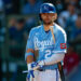 O apanhador de arranhões do Royals, Carter Jensen, depois de dormir durante o alarme antes da derrota para os Twins
