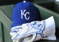 O apanhador do Royals, Carter Jensen, arranhou-se depois de dormir demais