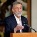 O cantor e compositor vencedor do Grammy, Ray Stevens, se recuperando após quebrar o pescoço