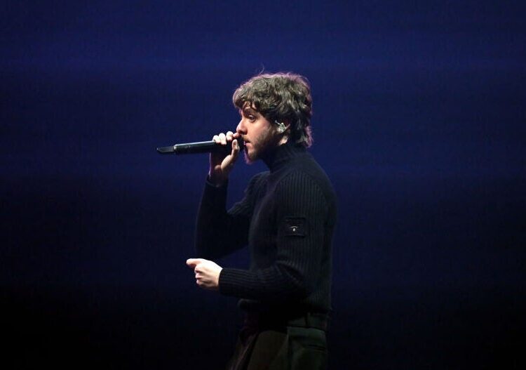 O chapéu enorme de Jack Harlow chama mais atenção do que um novo videoclipe