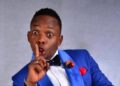 O comediante Koffi acusa blogueiros de distrair os nigerianos com fofocas sobre celebridades em meio à insegurança