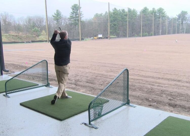 O driving range Rothschild combina entretenimento e golfe em uma experiência única | Notícias locais