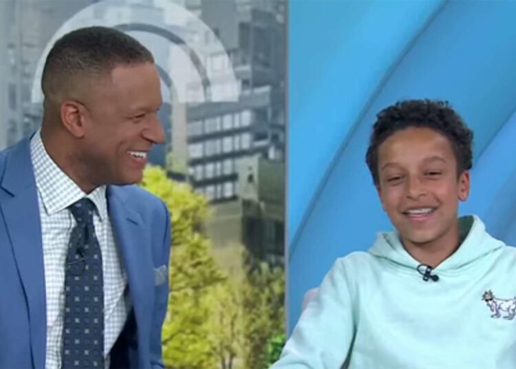 O filho de Craig Melvin, Delano, junta-se hilariamente a “Today”, sugere que seu pai aumente sua mesada no ar