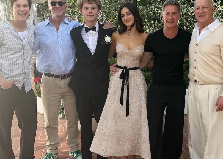 O filho de Matt Bomer, Walker, e a irmã de Billie Lourd, Ava Bozzi, participam do baile de formatura