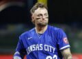O novato do Royals, Carter Jensen, foi eliminado da escalação depois de dormir com o alarme antes do jogo: 'É uma merda'