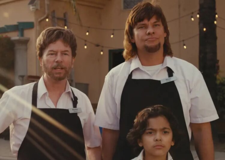 O novo filme de David Spade não faz rodeios - mas não é cruel