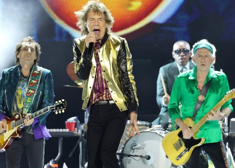 Os Rolling Stones provocam novas músicas com outdoors enigmáticos