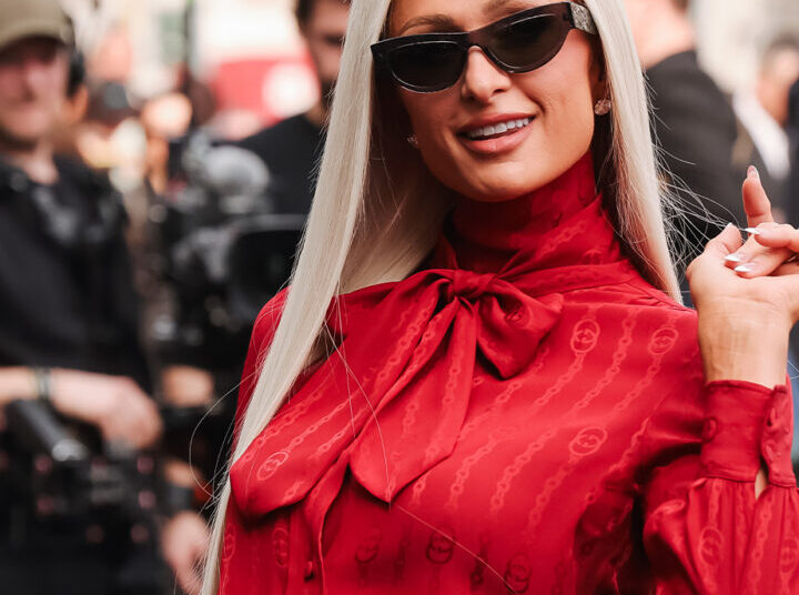 Paris Hilton canaliza sua Barbie interior no Coachella (e usa botas ultrajantes)