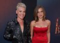 Pink e sua filha Willow Hart aproveitam a noite da Broadway no evento de abertura de 'The Lost Boys' | Broadway, bebês famosos, rosa, Willow Hart | Notícias e fofocas sobre celebridades | Entretenimento, fotos e vídeos