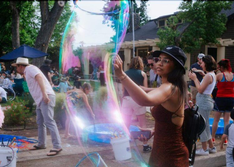 Planeje seu dia no Tower Porchfest em Fresno Tower District