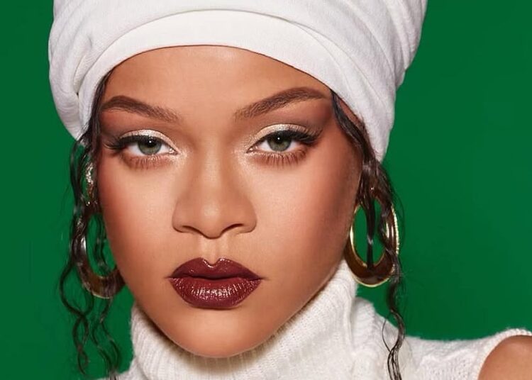 Por que Rihanna está visitando a Índia?