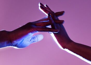 Por que estamos usando a astrologia para encontrar o parceiro certo? – Terra das Celebridades