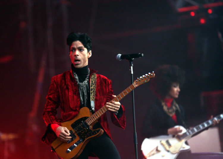 Prince morreu há 10 anos e seu espólio acaba de lançar uma nova música